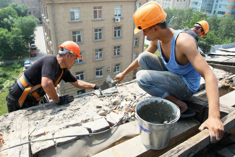 Специалисты Минстроя России прогнозируют постепенное увеличение объема аварийного жилья к 2030 году до отметки в 30 млн кв. м