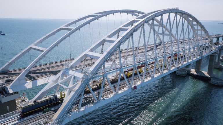 Строители высказались о появлении поездов на Крымском мосту