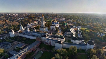 Президент Российской Федерации уже одобрил проект по трансформации Сергиева Посада в отечественный аналог Ватикана.